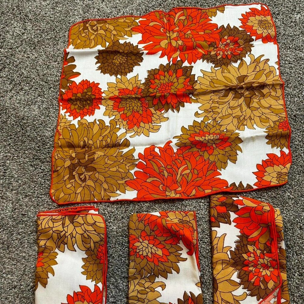 Four Vintage 70s Floral‎ Placemats